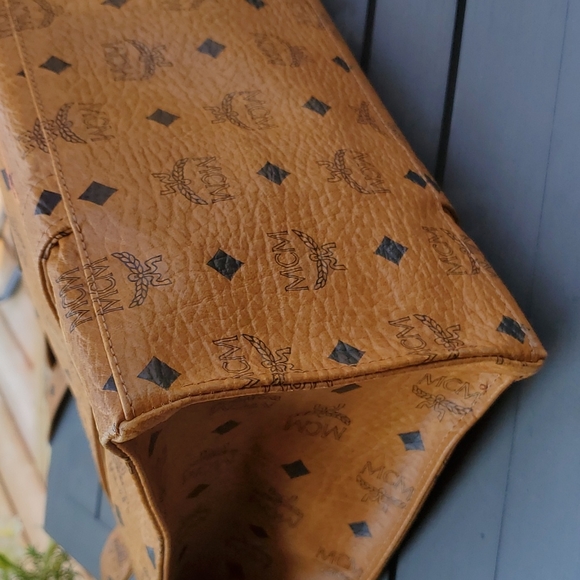 💥💥SOLD💥💥MCM TOTE BAG - Picture 13 of 16